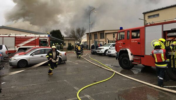 Пожарные на месте взрыва газа в Баумгартене, Австрия. 12 декабря 2017