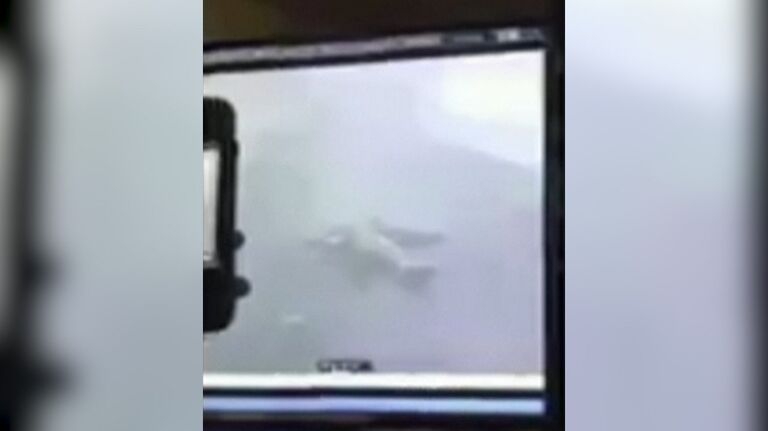 Момент взрыва в центре Нью-Йорка. Съемка камеры слежения Момент взрыва в центре Нью-Йорка. Съемка камеры слежения