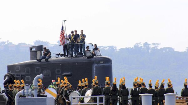 Американская подводная лодка USS Topeka в филиппинском порту Субик