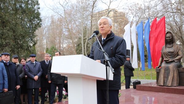 Открытие памятника дагестанской поэтессе Фазу Алиевой в Махачкале