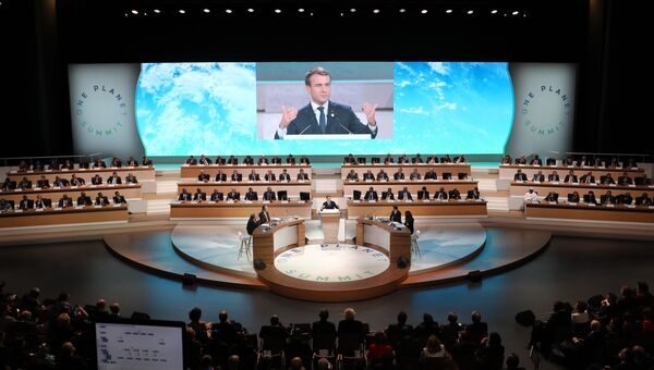 Президент Франции Эммануэль Макрон на открытии международной конференции по климату One Planet Summit