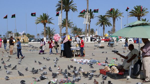 Уличные торговцы на площади Мучеников в Триполи, Ливия. Архивное фото