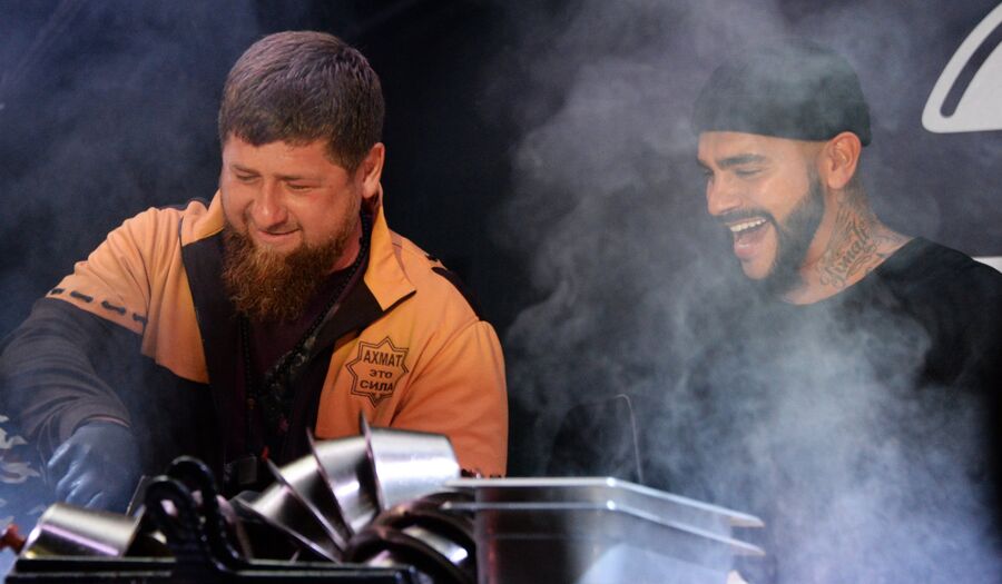 Певец Тимати и глава Чеченской Республики Рамзан Кадыров на открытии кафе сети Black Star Burger в Грозном