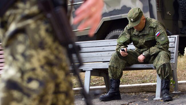 Российский военнослужащий в Соледаре Донецкой области. Архивное фото