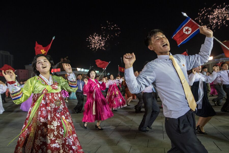 Праздничные мероприятия, приуроченные к 105-й годовщине со дня рождения основателя северокорейского государства Ким Ир Сена, в Пхеньяне