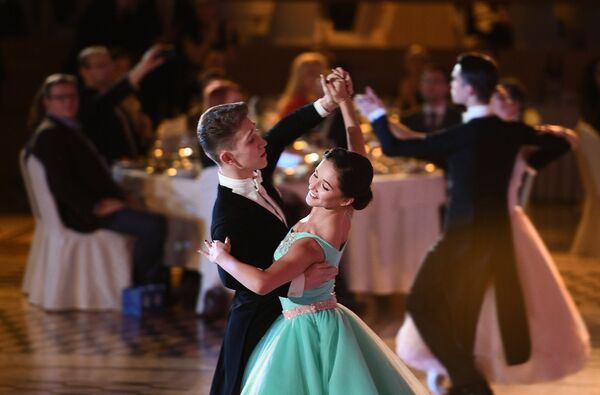 Участники вечера, посвященного 60-летию танцевального спорта в России, в Малом зале Государственного Кремлевского дворца