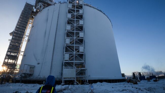 Резервуар на строящемся заводе по производству сжиженного газа Ямал СПГ. Архивное фото