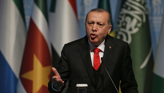 Президент Турции Реджеп Тайип Эрдоган на пресс-конференции по итогам чрезвычайного саммита Организации исламского сотрудничества в Стамбуле. 13 декабря 2017