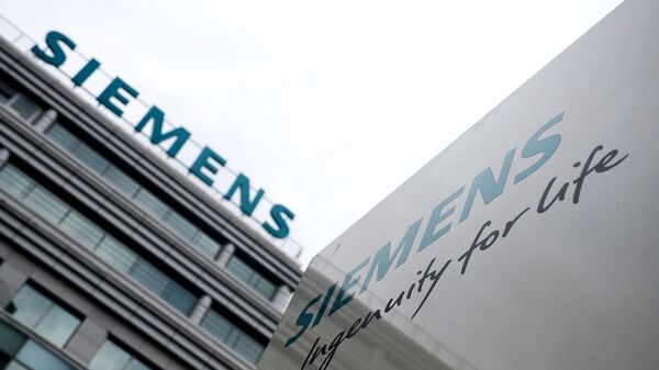 Вывеска на здании компании Siemens в Москве
