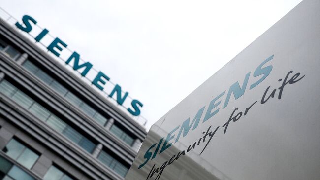 Вывеска на здании компании Siemens. Архивное фото