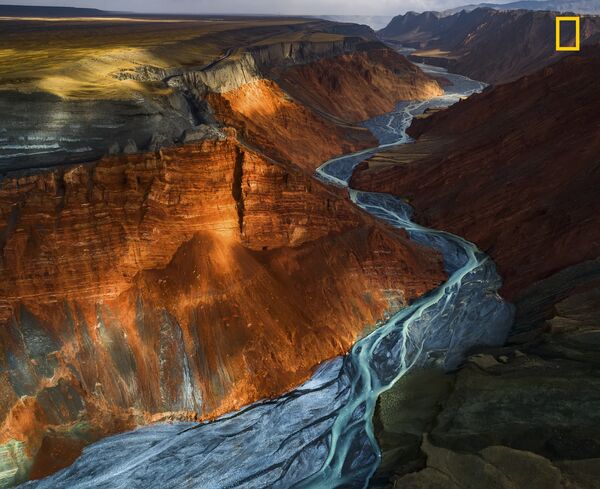 Работа фотографа Yuhan Liao Dushanzi Grand Canyon, получившая 2-е место в категории Ландшафты в фотоконкурсе 2017 National Geographic Nature Photographer of the Year
