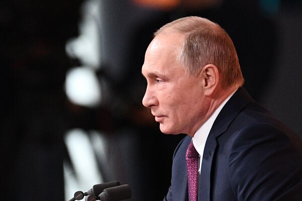 Президент РФ Владимир Путин во время большой ежегодной пресс-конференции