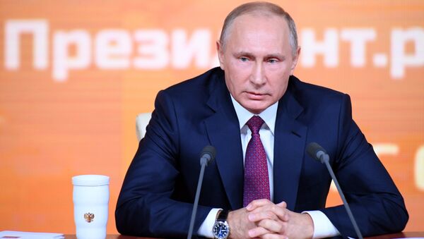 Президент РФ Владимир Путин во время большой ежегодной пресс-конференции. Архивное фото