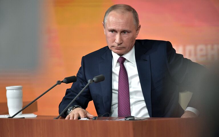 Президент РФ Владимир Путин во время большой ежегодной пресс-конференции Президент РФ Владимир Путин во время большой ежегодной пресс-конференции
