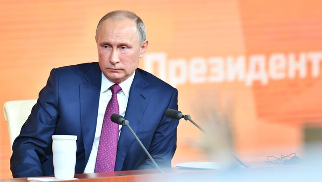 Президент РФ Владимир Путин во время большой ежегодной пресс-конференции. Архивное фото