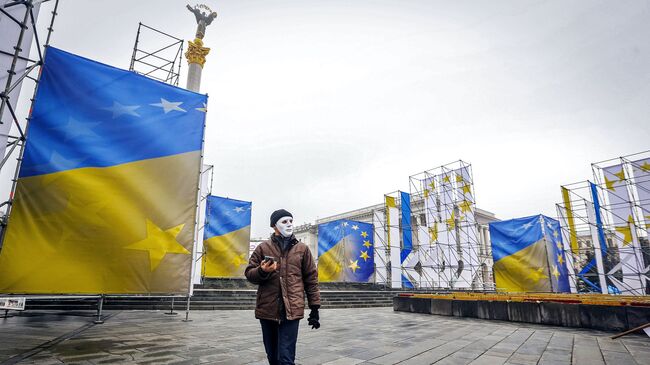 Флаги Украины и Европейского Союза в Киеве. Архивное фото