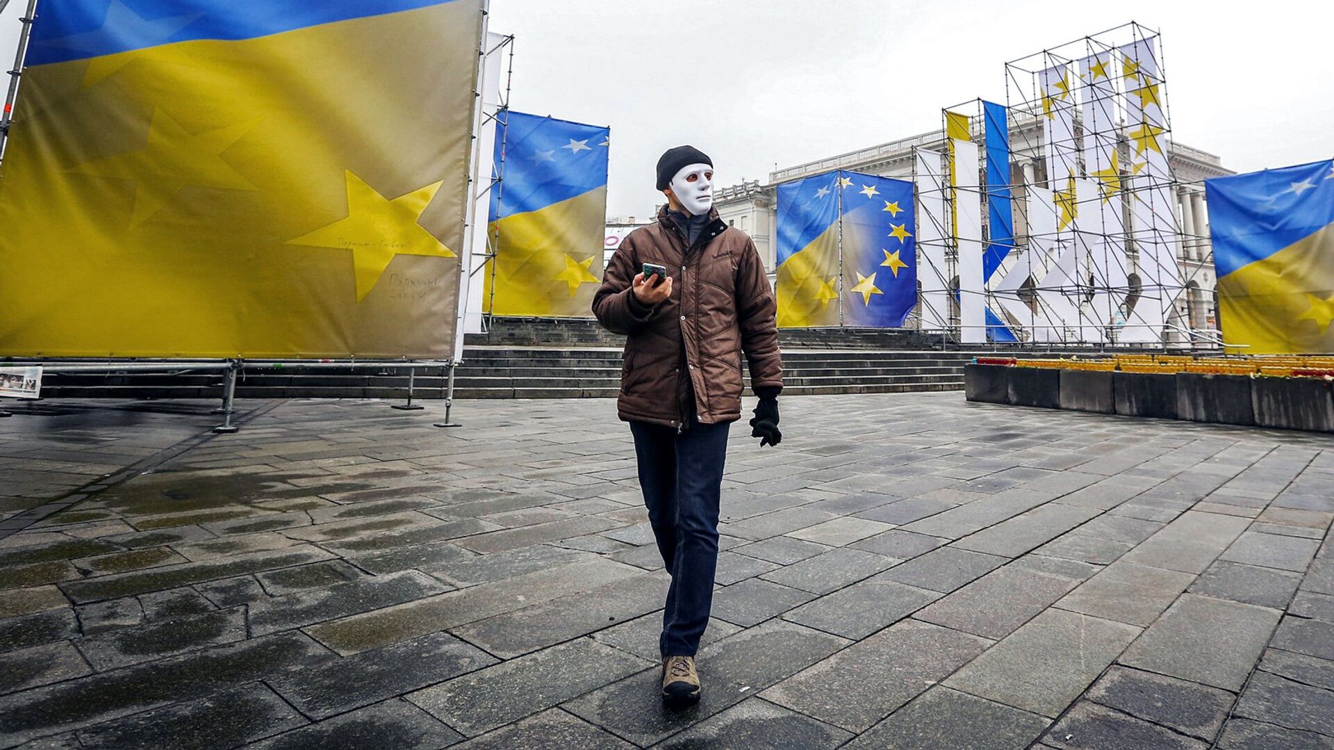 Участник акции на площади Независимости в Киеве - РИА Новости, 1920, 19.01.2022