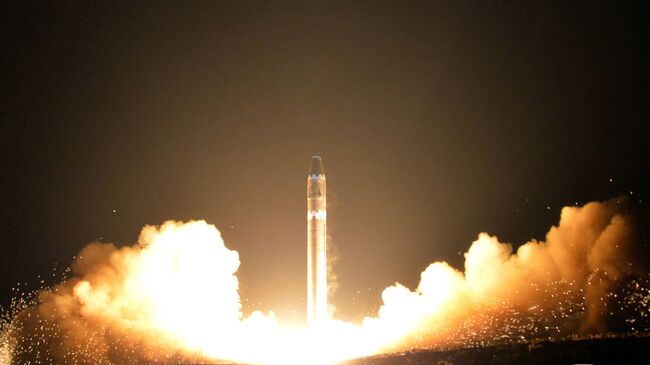 Запуск межконтинентальной баллистической ракеты Hwasong-15 в КНДР. Архивное фото