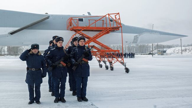 Дальний бомбардировщик Ту-22М3 на аэродроме Белая после возвращения из Сирии в Иркутскую область. 14 декабря 2017