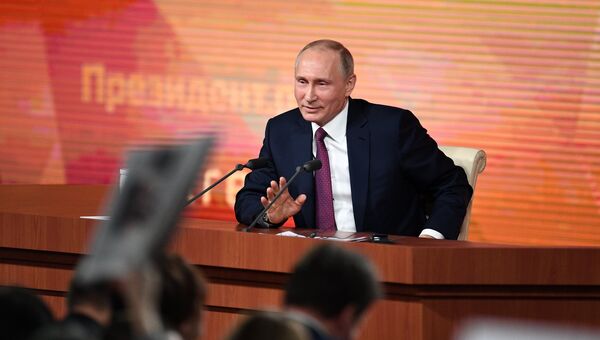 Президент РФ Владимир Путин на ежегодной большой пресс-конференции в Центре международной торговли на Красной Пресне