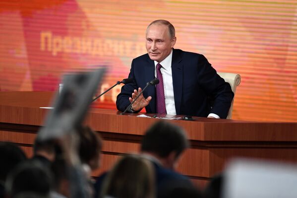 Президент РФ Владимир Путин на ежегодной большой пресс-конференции в Центре международной торговли на Красной Пресне