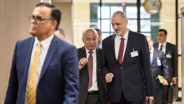 Постпред САР при ООН Башар Джаафари прибывает на встречу по переговорам по Сирии в ООН в Женеве, Швейцария. 14 декабря 2017