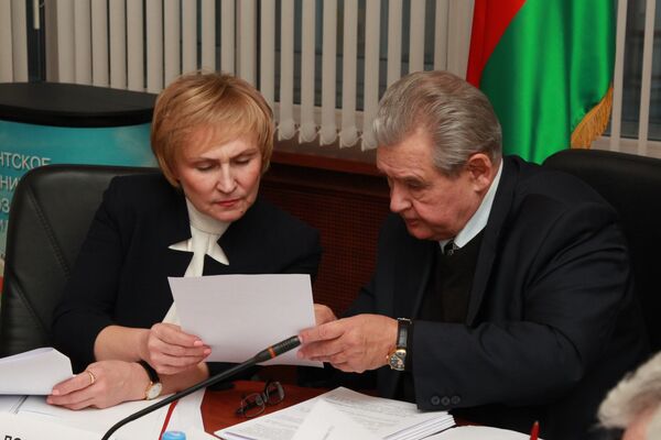 Заместитель председателя Комиссии Людмила Добрынина и председатель Комиссии Николай Гончар