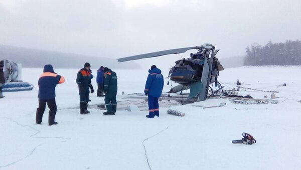 Поисково-спасательные работы на месте крушения частного вертолета АS-350 в районе населенного пункта Чистый Братского района