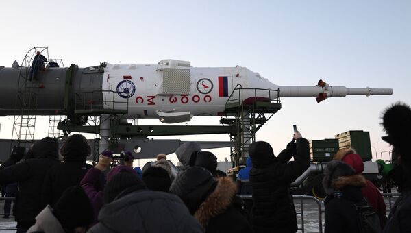 Вывоз ракеты-носителя Союз-ФГ с ТПК Союз МС-07 на стартовую площадку