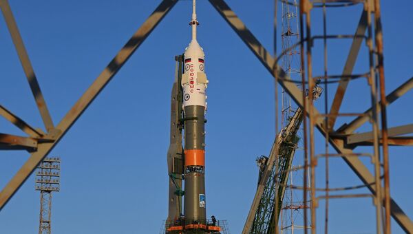 Ракета-носитель Союз-ФГ с транспортным пилотируемым кораблем Союз МС-07 на стартовой площадке космодрома Байконур. 15 декабря 2017