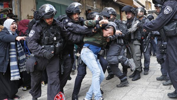 Столкновения палестинцев с сотрудниками правоохранительных органов Израиля в Иерусалиме. 15 декабря 2017