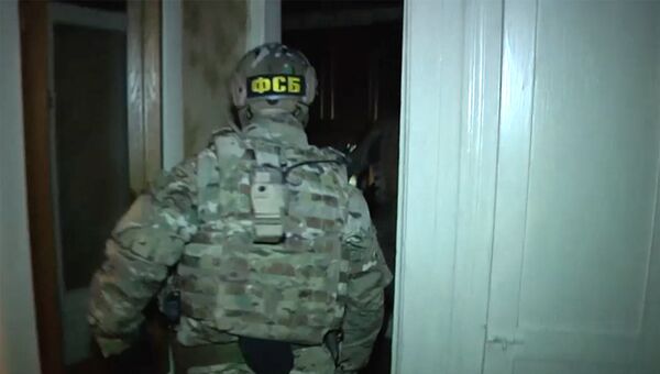 Сотрудники ФСБ РФ во время задержания подозреваемых в подготовке терактов. Архивное фото