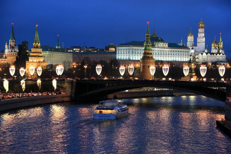 15 декабря Москва превратилась в новогоднюю столицу - в городе одновременно зажглись более 20 миллионов светодиодных огней.