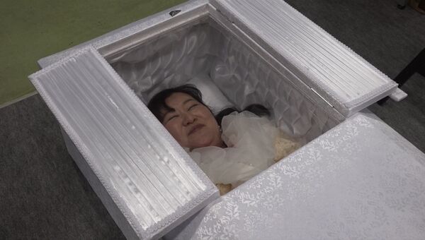 Memento mori: в Токио прошел фестиваль, посвященный смерти и погребению