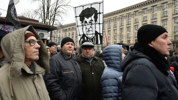 Участники митинга сторонников Михаила Саакашвили в центре Киева за принятие закона об импичменте украинского президента Петра Порошенко. 17 декабря 2017