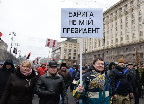 Участники митинга сторонников Михаила Саакашвили в центре Киева за принятие закона об импичменте украинского президента Петра Порошенко. 17 декабря 2017 Участники митинга сторонников Михаила Саакашвили в центре Киева за принятие закона об импичменте украинского президента Петра Порошенко. 17 декабря 2017