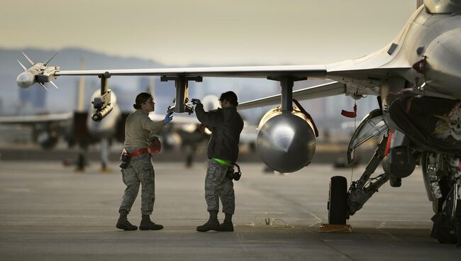 Американский истребитель F-16. архивное фото