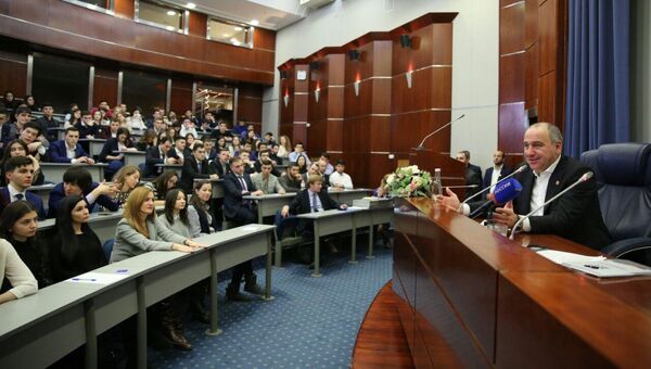 Встреча главы КЧР Рашида Темрезова  с молодежью из Карачаево-Черкесии, живущей и учащейся в Москве