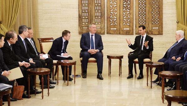 Вице-премьер РФ Дмитрий Рогозин и президент Сирийской Арабской Республики Башар Асад на встрече в Сирийской Арабской Республике. 18 декабря 2017