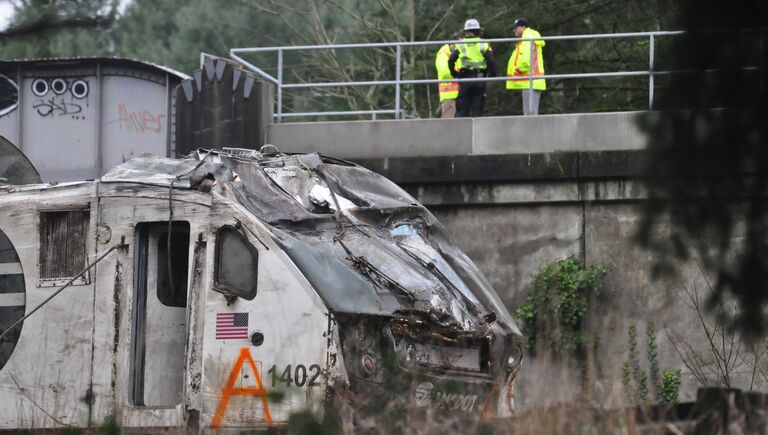 Сход поезда компании Amtrak на мосту в штате Вашингтон. 18 декабря 2017