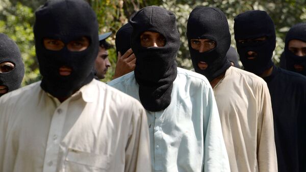 Боевики ИГ (террористическая организация, запрещена в РФ) и движения Талибан в полицейском отделении в Афганистане