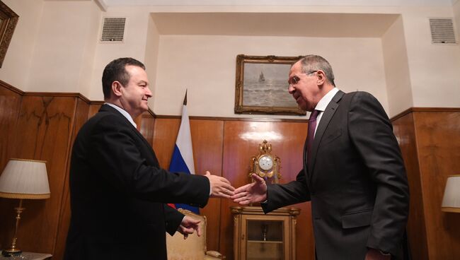 Министр иностранных дел РФ Сергей Лавров и министр иностранных дел Сербии Ивица Дачич во время встречи в Москве. 19 декабря 2017