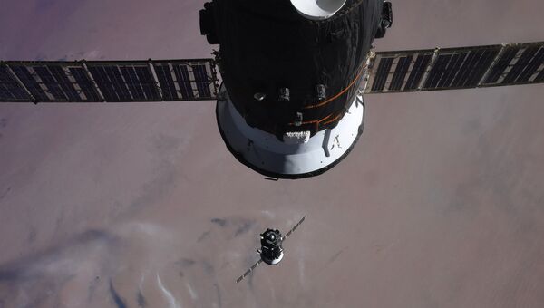 Стыковка пилотируемого корабля Союз МС-07 с экипажем и Международной космической станции. Архивное фото