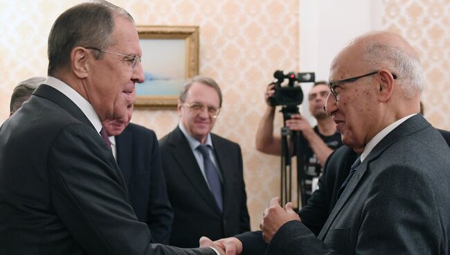 Сергей Лавров и советник президента Палестины Набиль Шаас во время встречи в Москве. 19 декабря 2017
