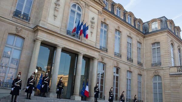 Почетный караул у Елисейского дворца в Париже