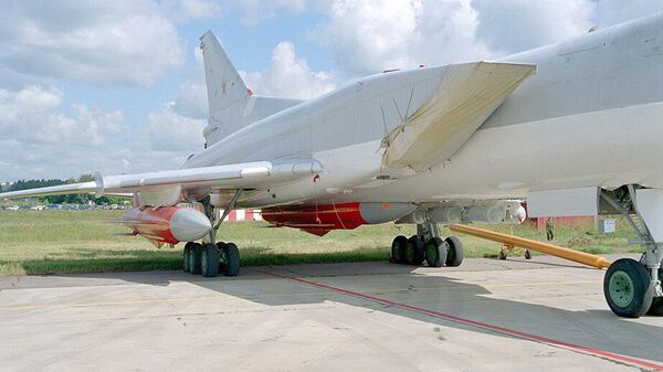 Самолет Ту-22М  с ракетами Х-22