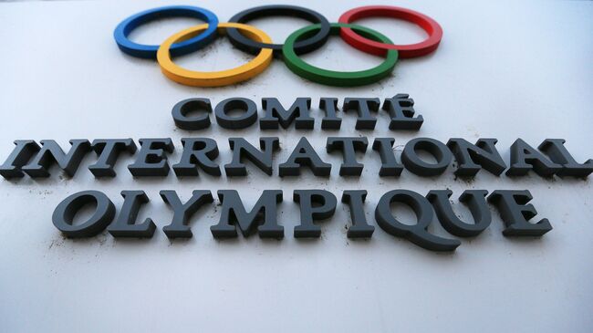 Олимпийские кольца, логотип МОК (Международного олимпийского комитета). Архивное фото