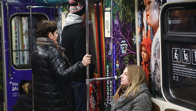 Новый поезд московского метро Путешествие в Рождество. В оформлении вагона использованы фотографии из архива МИА Россия сегодня