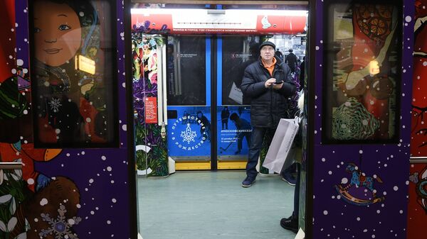 Новый поезд московского метро Путешествие в Рождество. В оформлении вагона использованы фотографии из архива МИА Россия сегодня