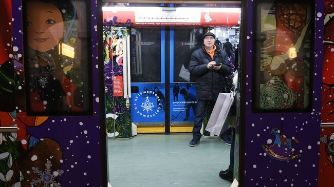 Двери поезда московского метро